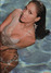 Obrázek brunety ve vodě