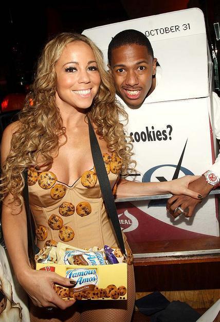 Mariah Carey pózující v prádle se sušenkami Cokies na těle