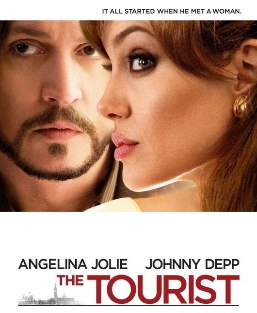 Americký herec Johny Depp a Angelina Jolie na titulním plakátu k filmu Tourist