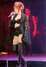 Francouzská zpěvačka Mylene Farmer v neobvyklém outfitu