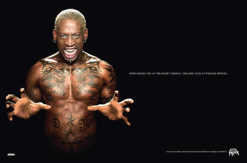 Dennis Rodman ukazuje svoje tetování a piercing