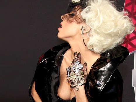 Lady Gaga (americannipple.blogspot.com)