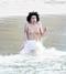 Amy Winehouse vychází nahá z vody