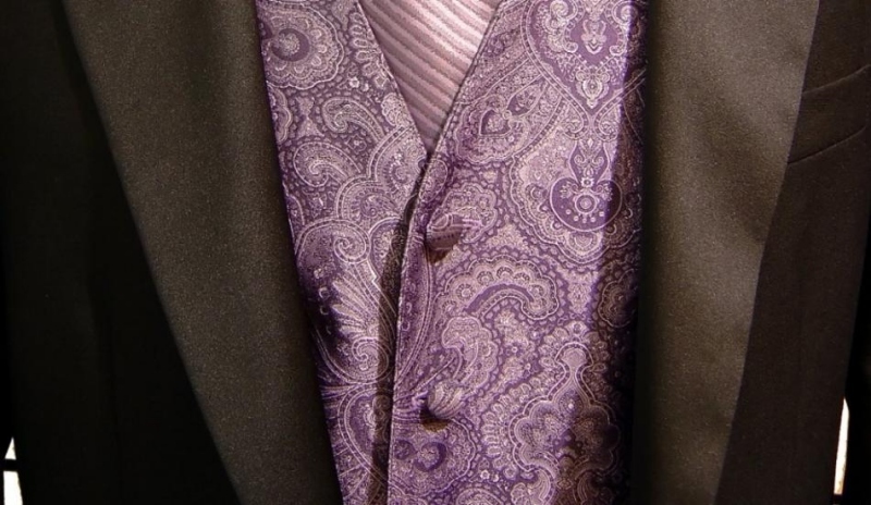 Hnědé sako s fialovou vestou