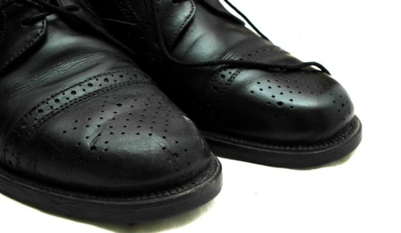 Pár černých kožených bot