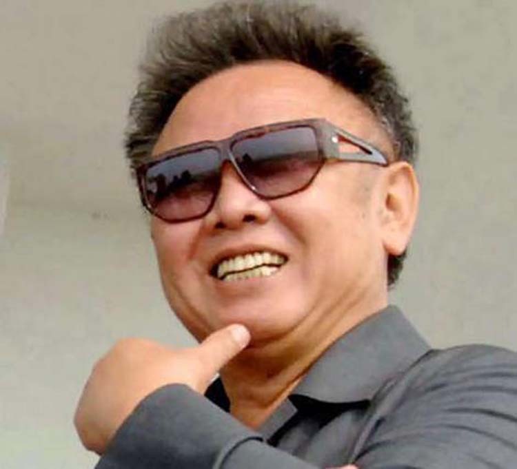 Kim Čong-il ve slunečních brýlích 