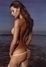 Fotografie nahé ženy stojící ve vodě